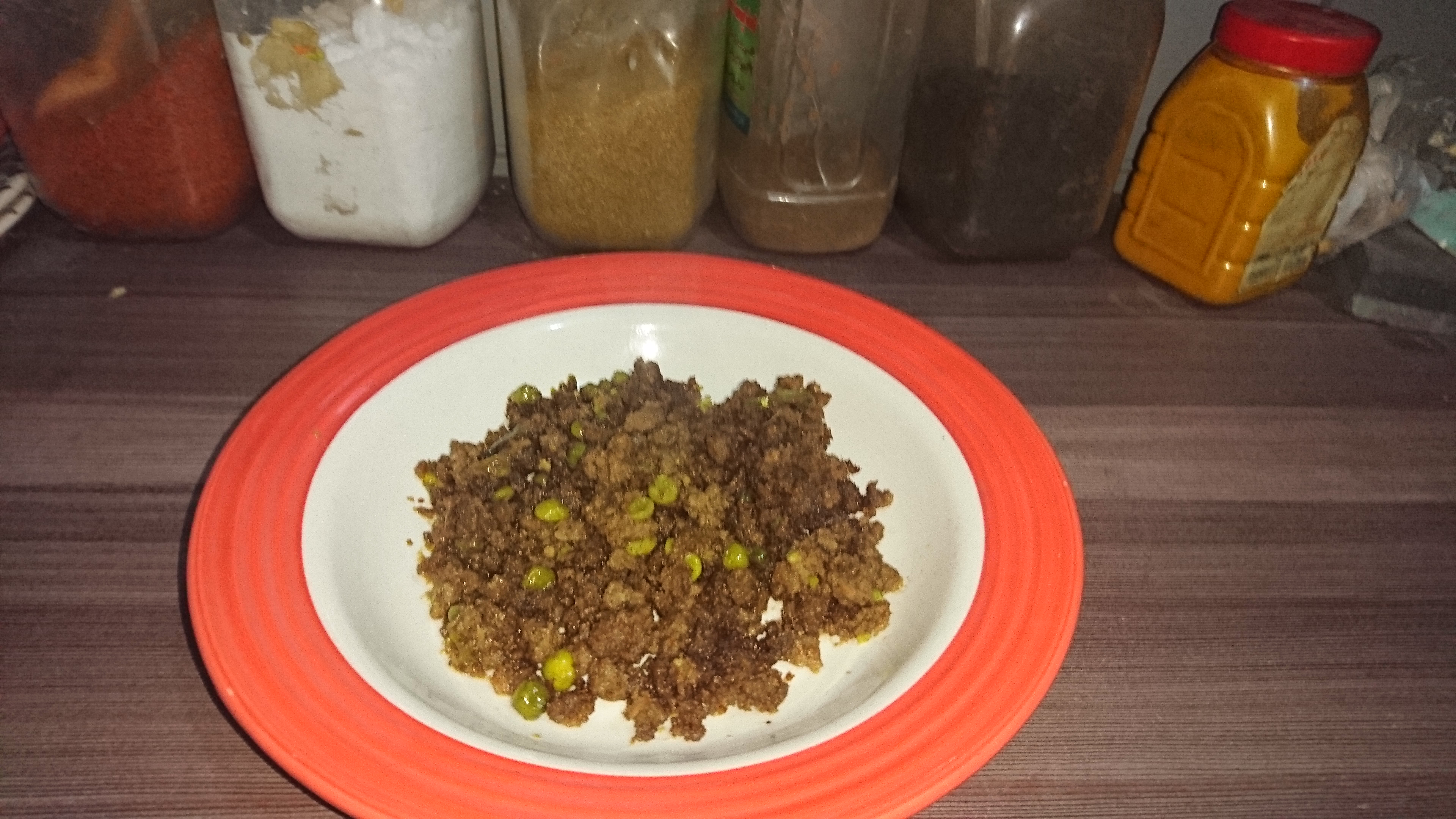 Minces meat and peas