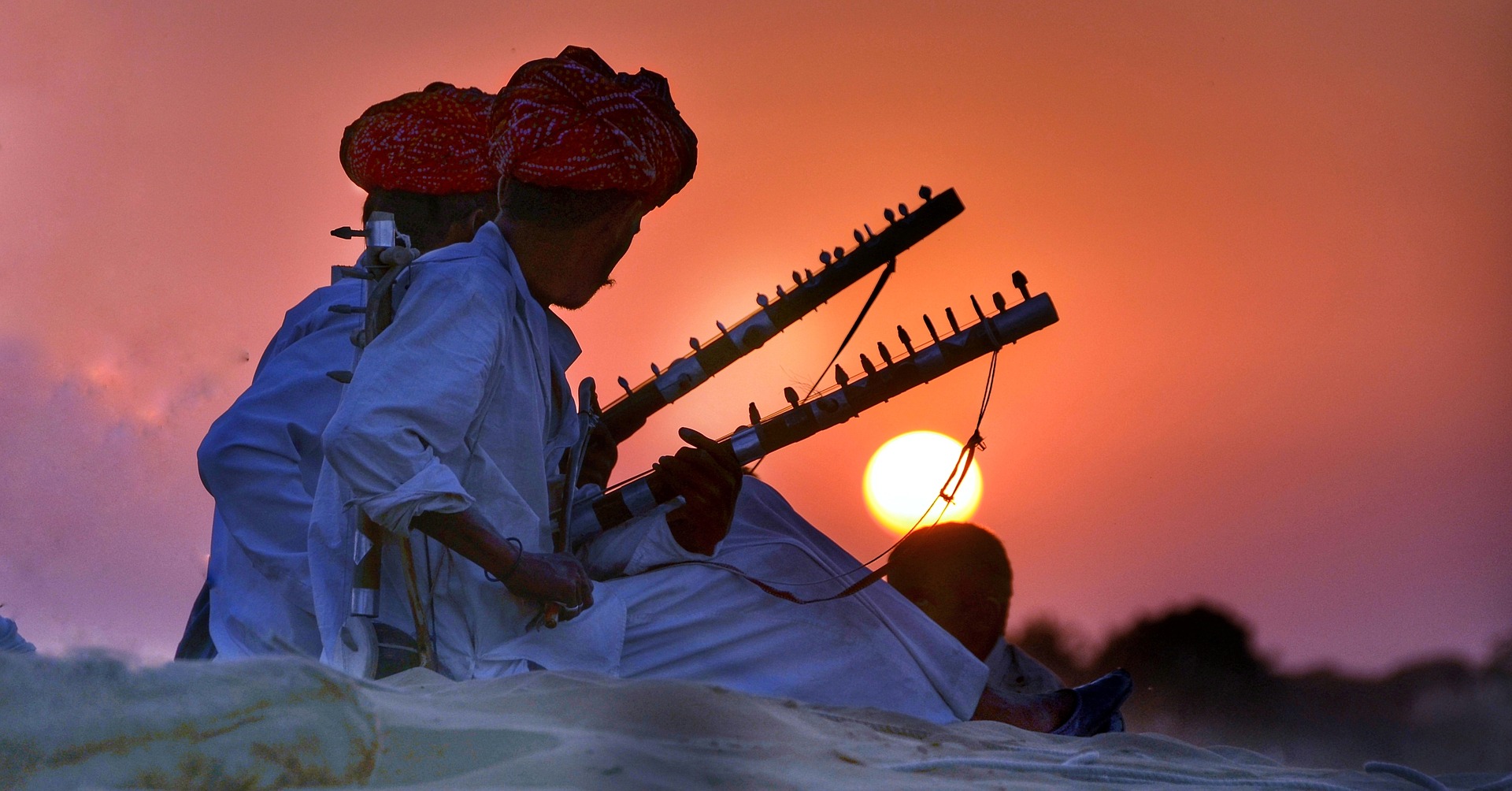 Classic Pakistani Songs That Everyone Should Listen To - Charda Suuraj